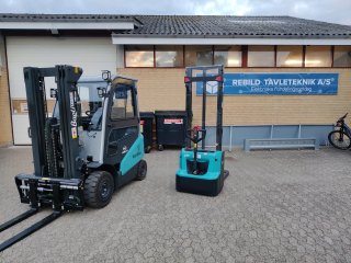 Effektiv og fleksibel løfteløsning til Rebild Tavleteknik – NordMas leverer Baoli truck og stabler