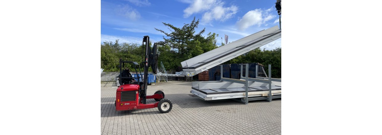 NordMas medbringertrucks lfter vinduer i Kastrup Lufthavn