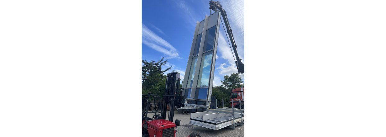 NordMas medbringertrucks lfter vinduer i Kastrup Lufthavn