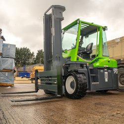Combilift truck med 7 tons l�ftekapacitet
