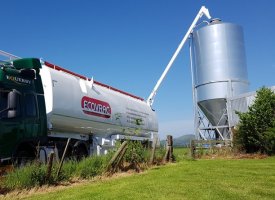 Transport af foder. Enten til lastbil eller traktor. Med snegl. 