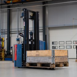 Elektrisk stabler med stplade