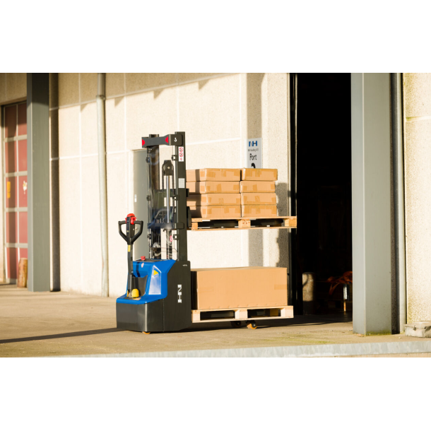 Elektrisk stabler med initiallft