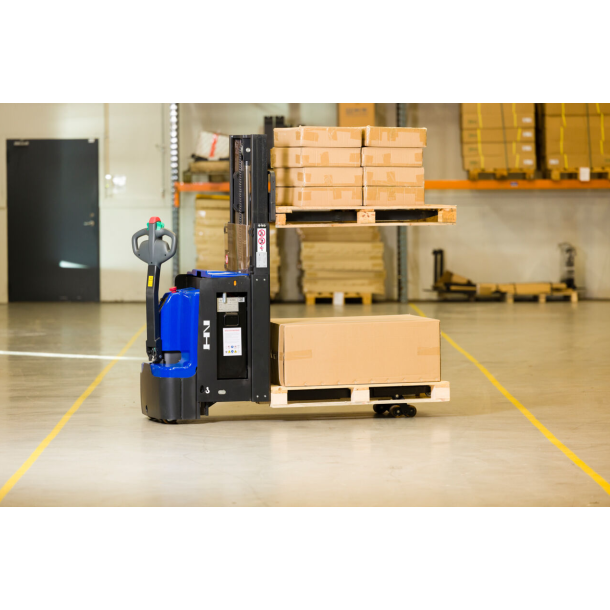 Elektrisk stabler med initiallft