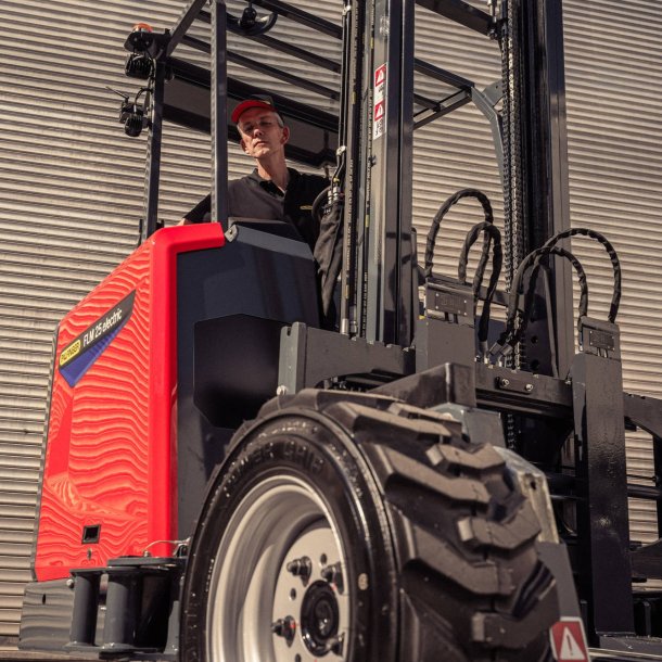 Elektrisk palfinger medbringertruck med midtersde