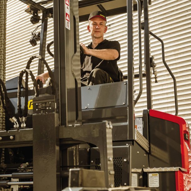Elektrisk palfinger medbringertruck med midtersde