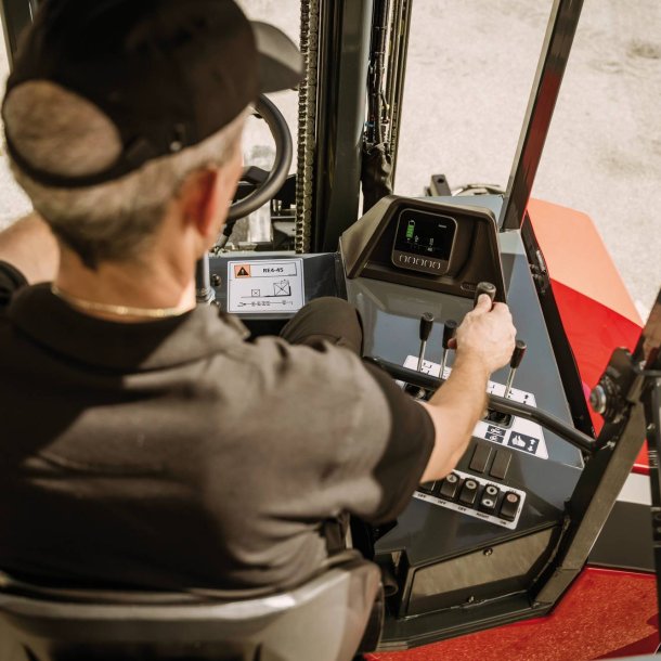 Elektrisk palfinger medbringertruck med midtersde