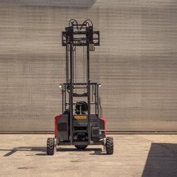 Palfinger medbringertruck med midters�de