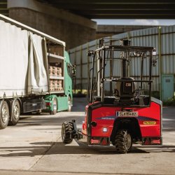 Elektrisk palfinger medbringertruck med midtersde